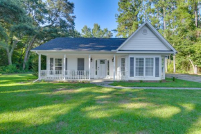 Peaceful Fairhope Cottage with Covered Patio!